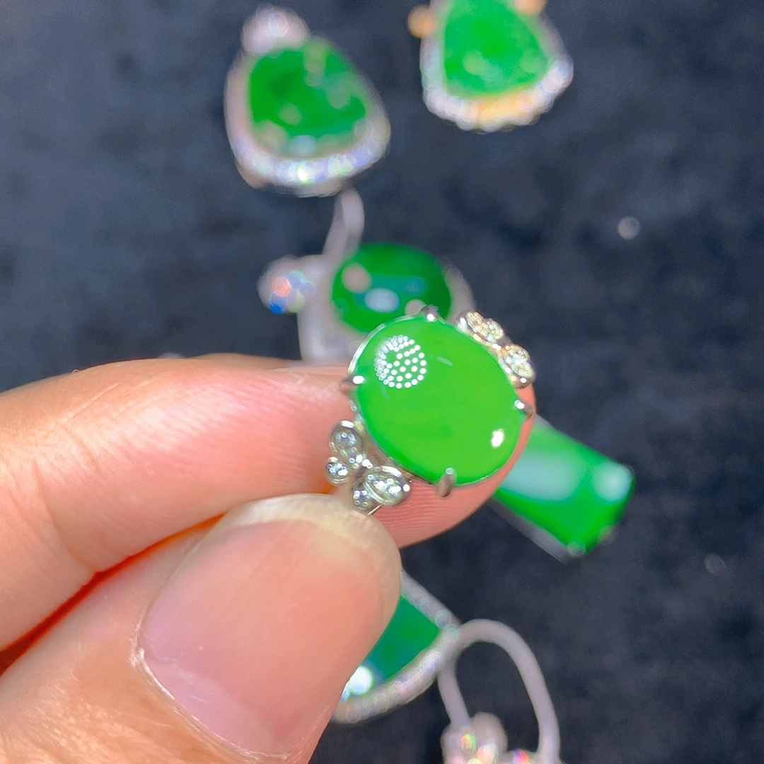 颈饰银S925镶嵌翡翠