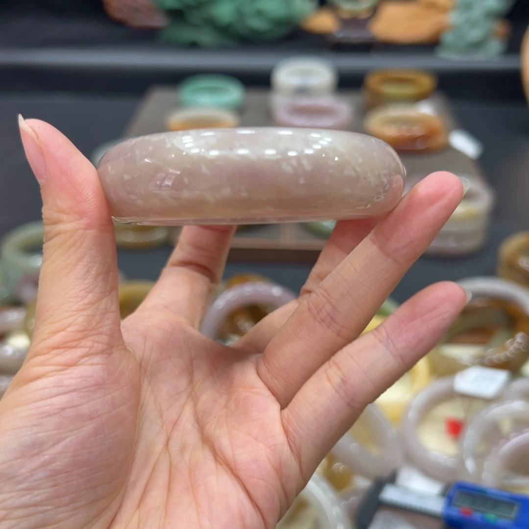 胖***球石英质玉手镯未镶嵌