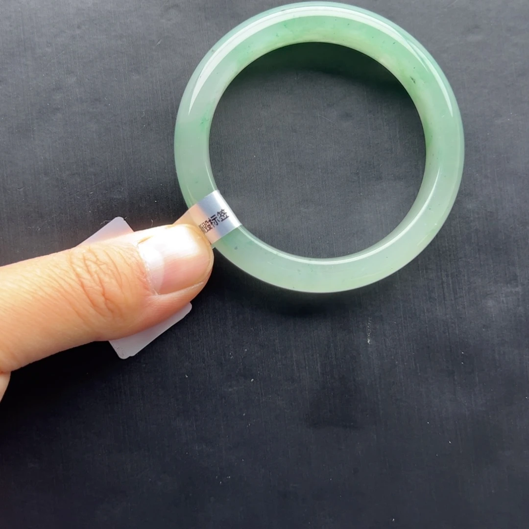 石英质玉（非洲翠）未镶嵌手镯