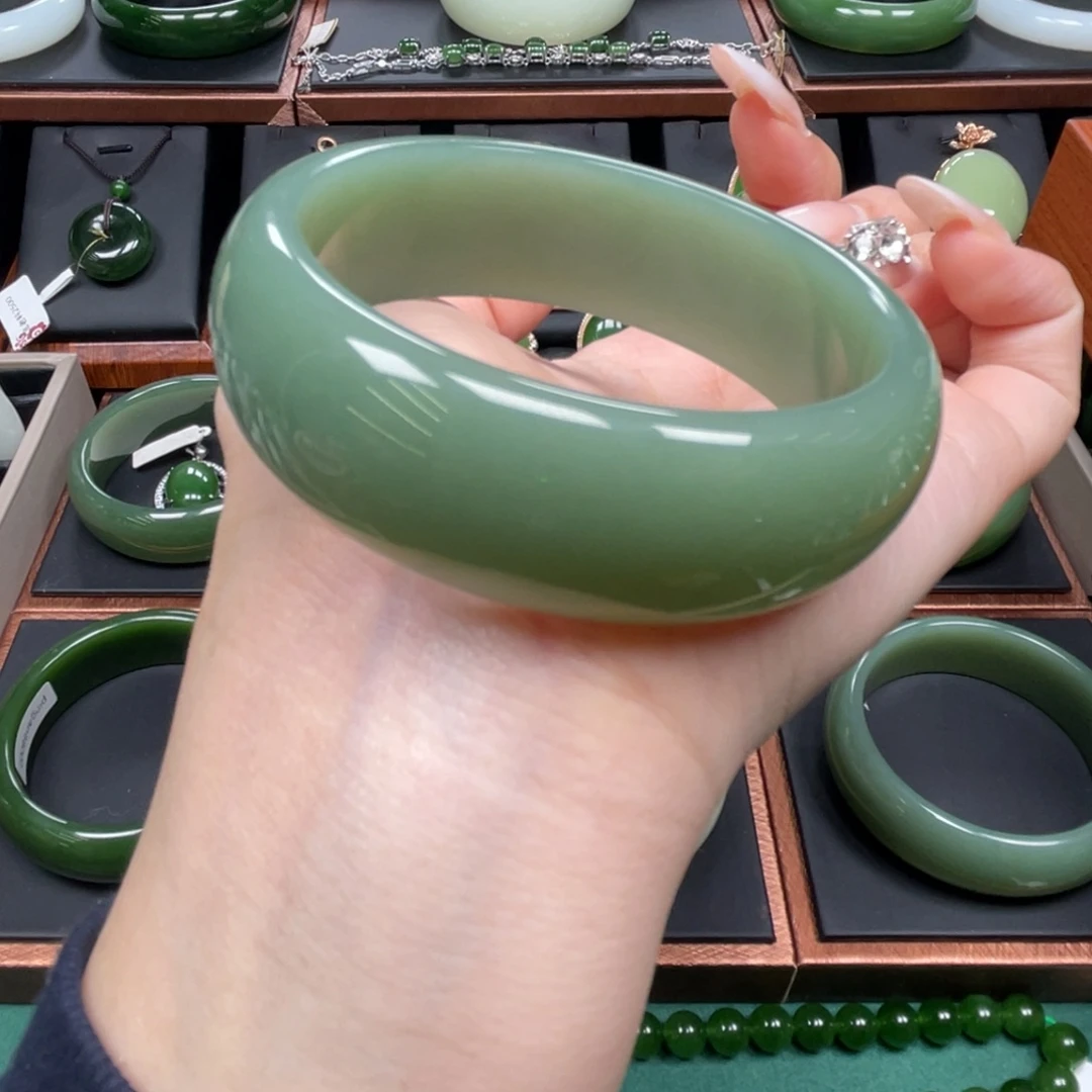 和田玉未镶嵌手镯