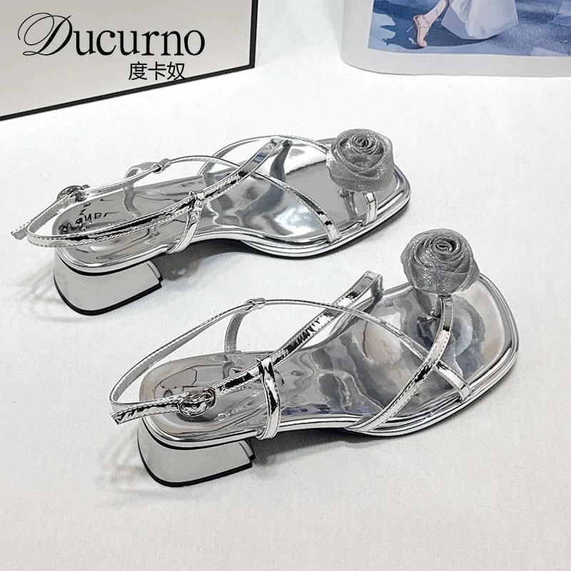 DUCURNO花朵套趾粗跟银色凉鞋女2025新款配裙子法式仙女风罗马鞋
