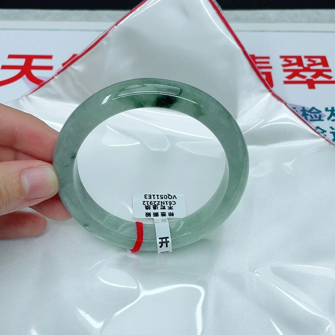 翡翠手镯未镶嵌正60.6