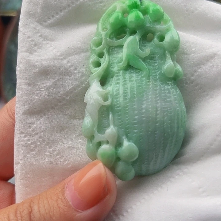 翡翠未镶嵌颈饰挂件