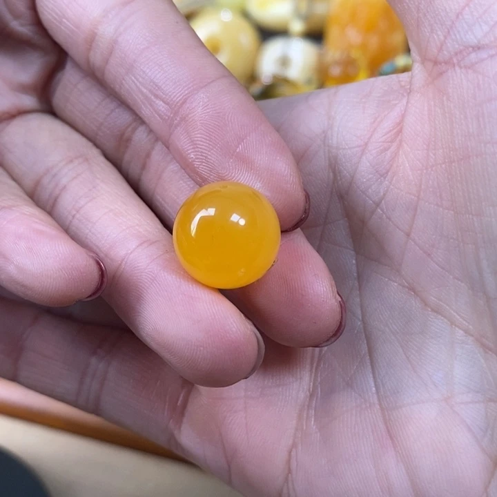 琥珀颈饰未镶嵌圆珠