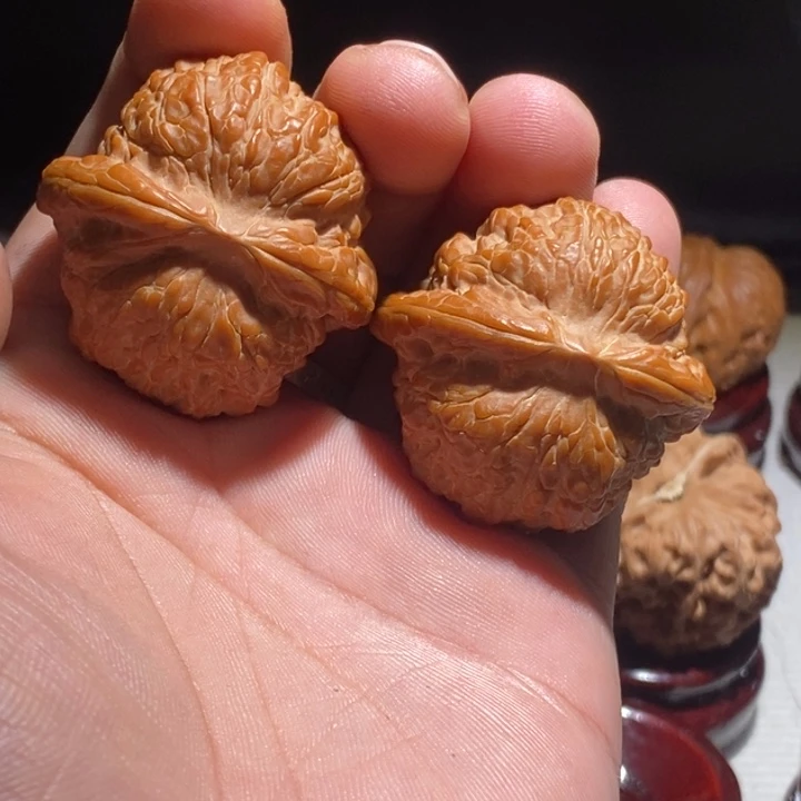 冰***把件文玩核桃40血麒麟