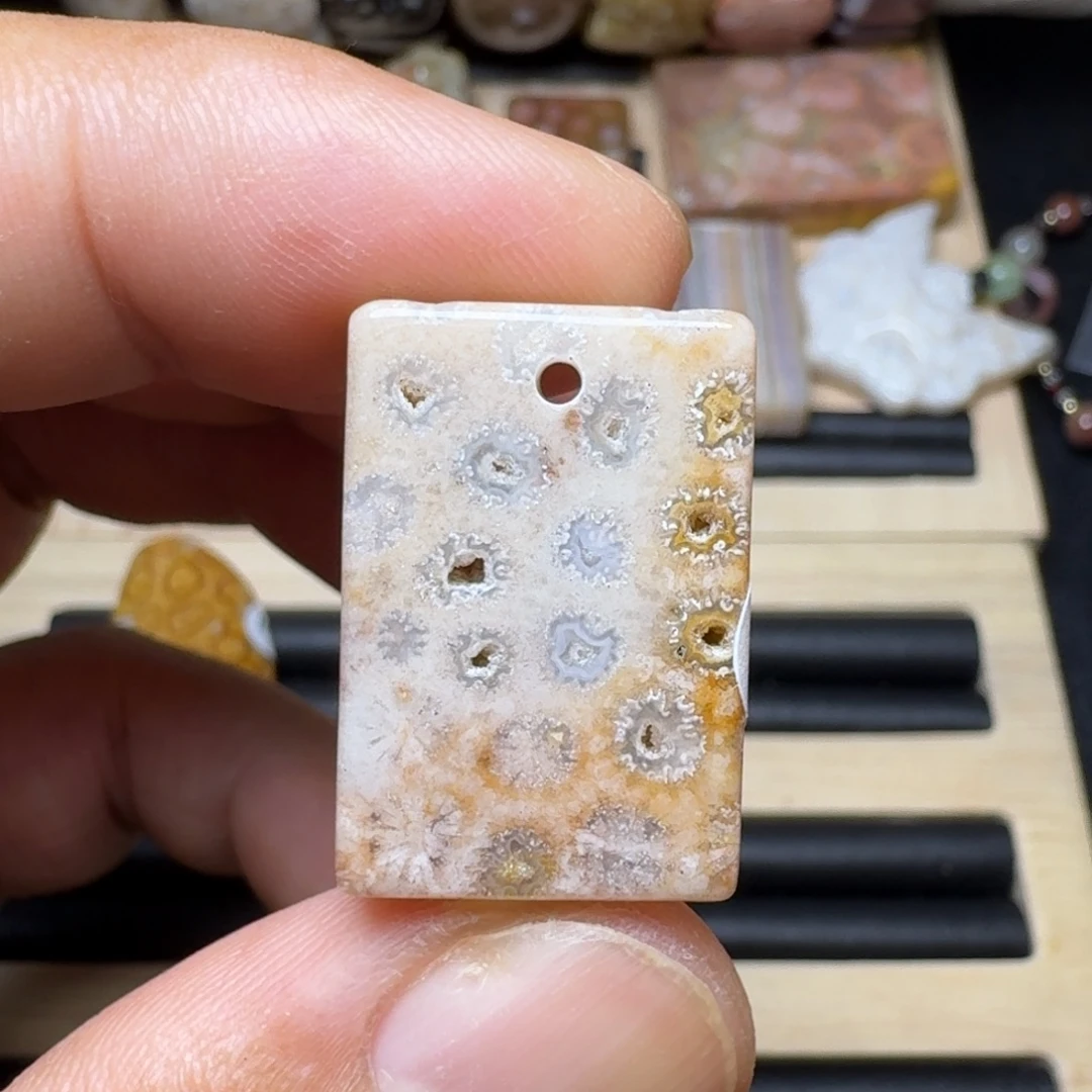 未镶嵌纯天然色有机玉石保真色硅化玉