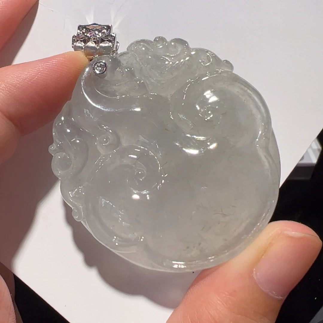 颈饰18K金镶嵌翡翠吊坠