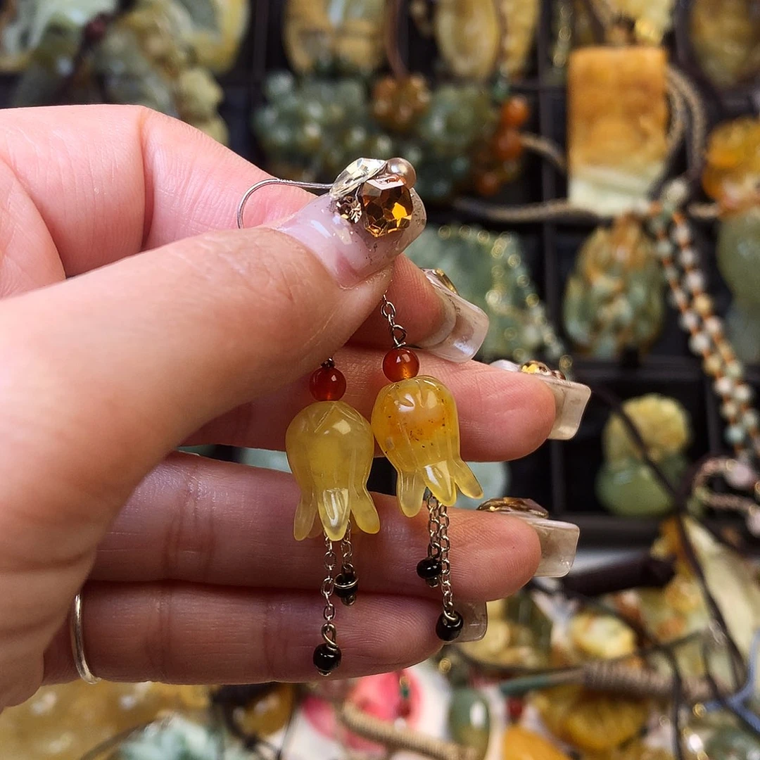 蛇纹石玉颈饰未镶嵌卢*卓