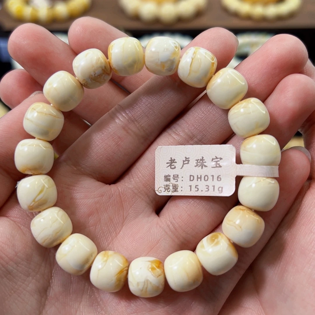 未镶嵌琥珀裸石N*.