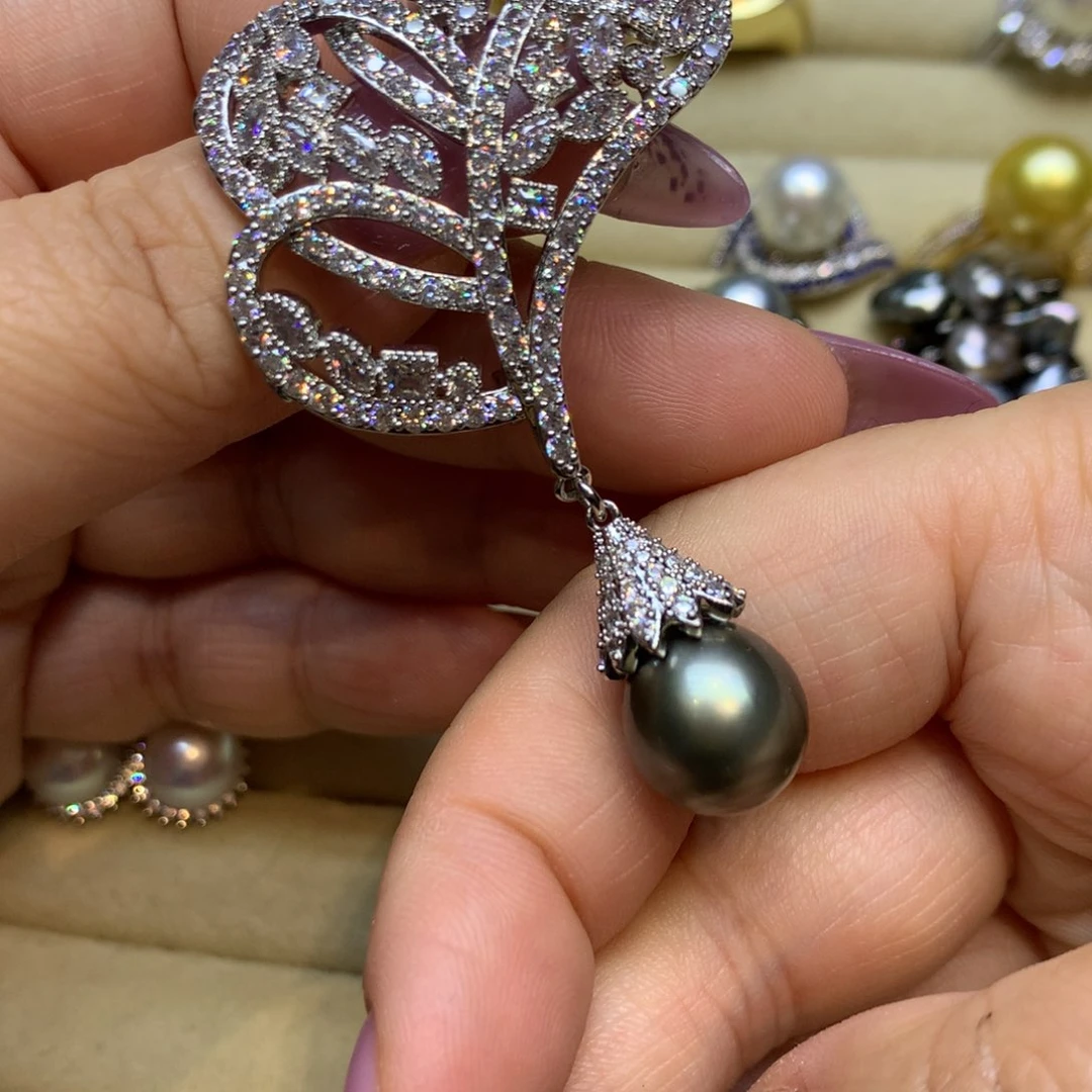 未镶嵌胸饰海水珍珠