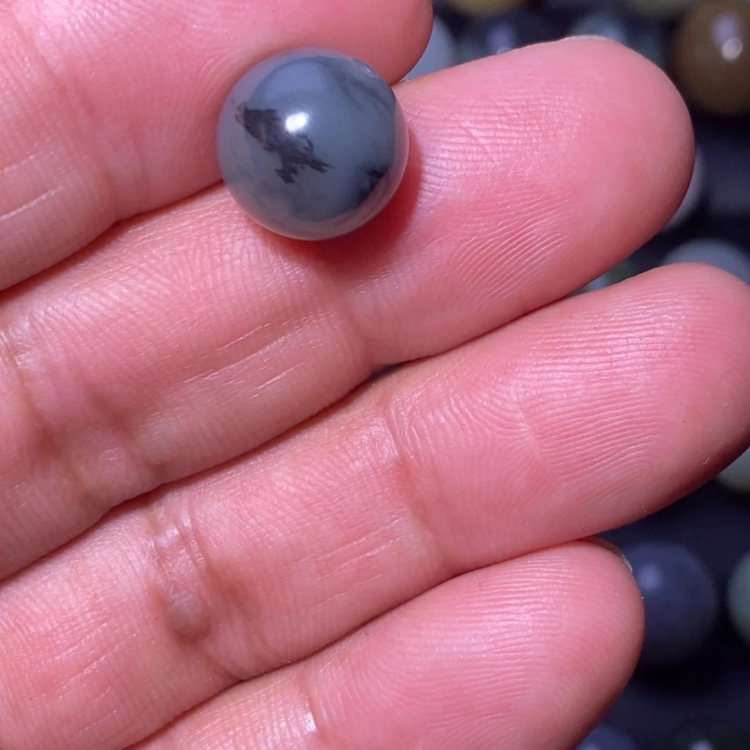 人***黑和田玉（糖玉）未镶嵌珠宝半成品