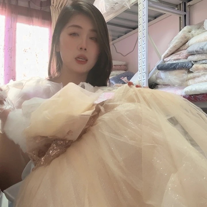 儿童礼服额额额额额额额让人