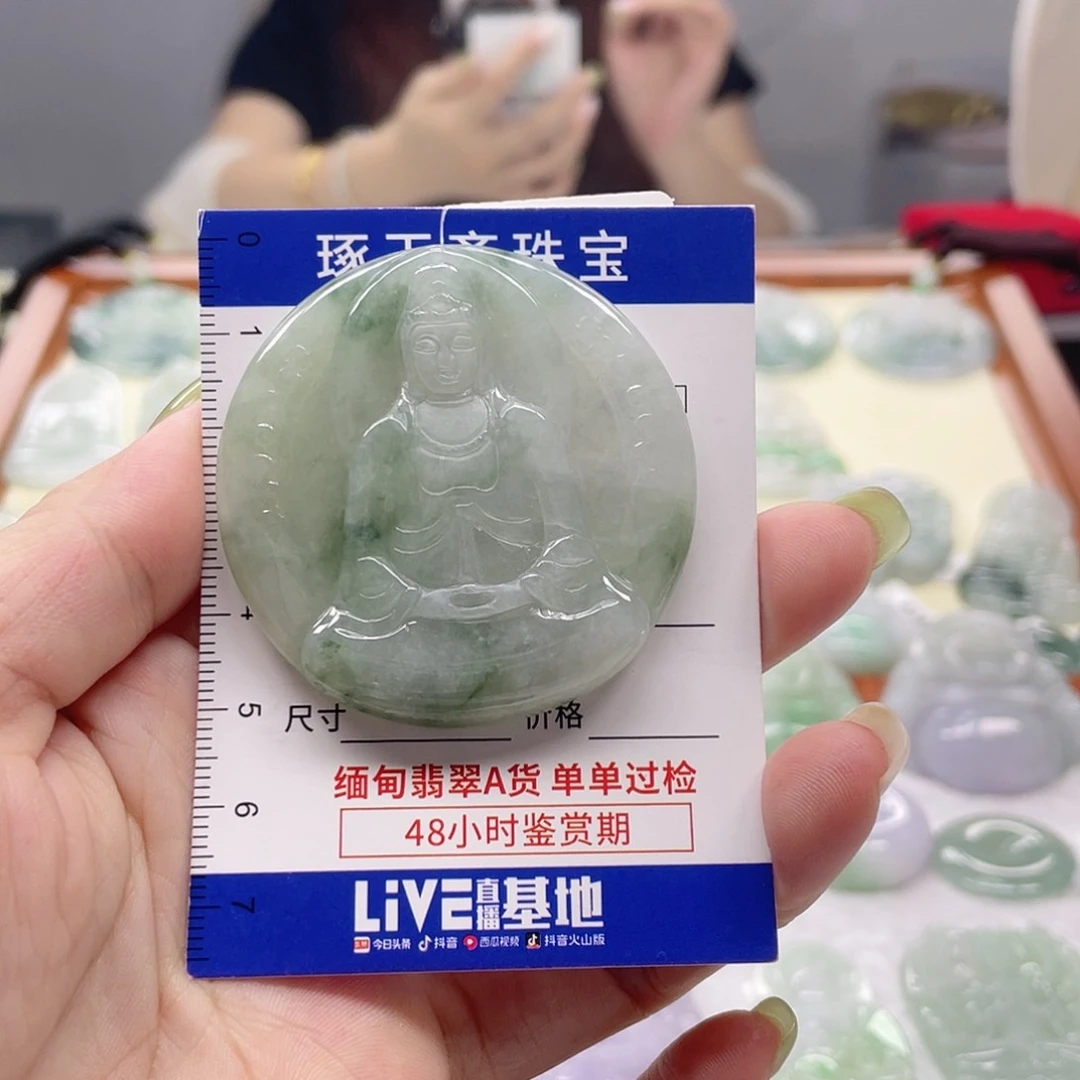 颈饰未镶嵌翡翠素衣观音