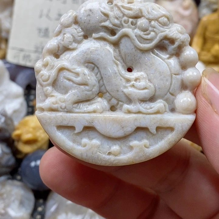 颈饰未镶嵌硅化珊瑚（珊瑚玉）