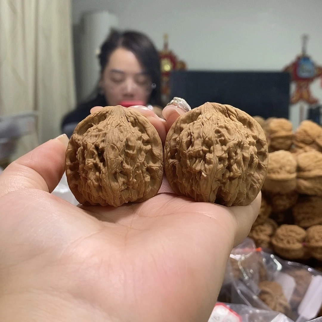 把件文玩核桃41红狮子尖有伤