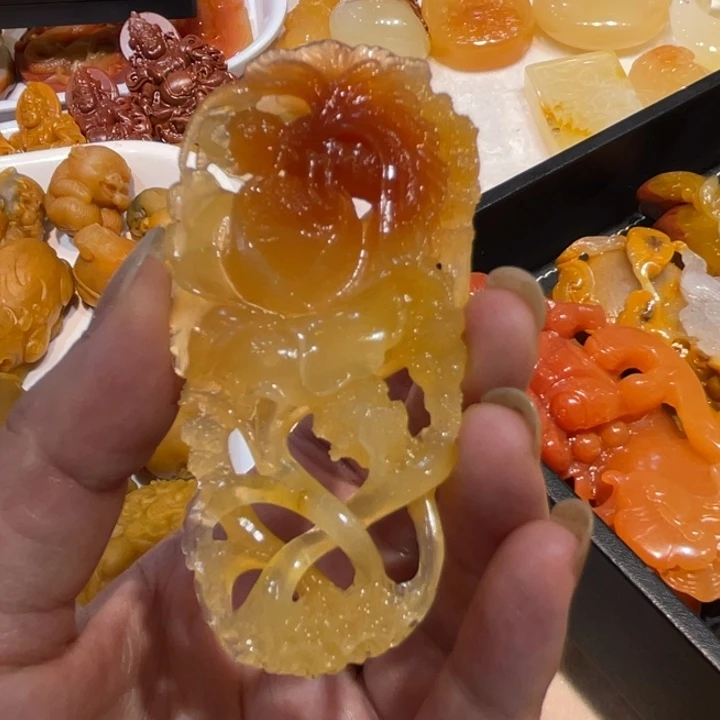 石英质玉（黄龙玉）未镶嵌颈饰