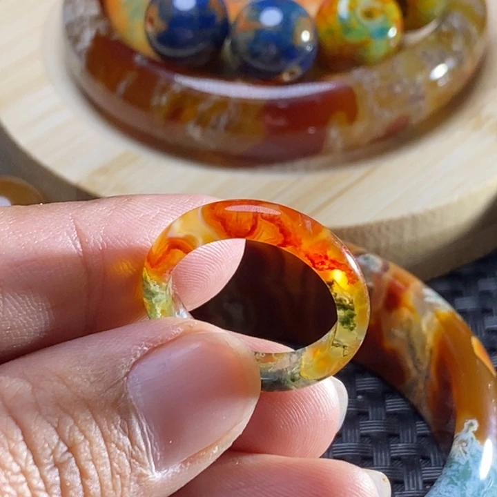 乔***雨玛瑙/玉髓未镶嵌颈饰