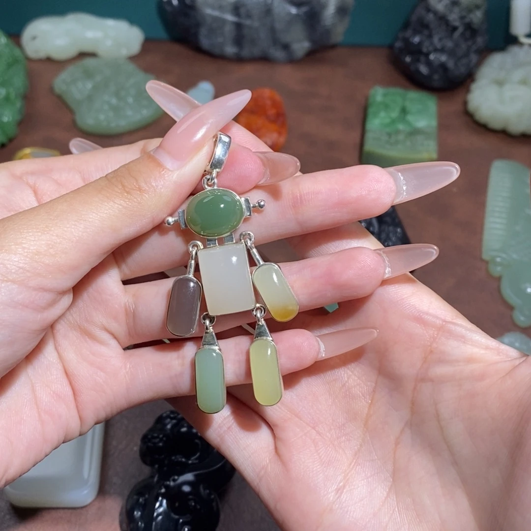 快***乐和田玉未镶嵌颈饰