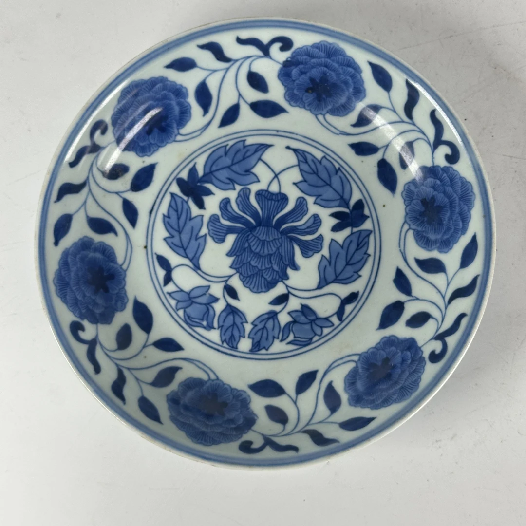 青花缠枝花卉盘收藏鉴赏
