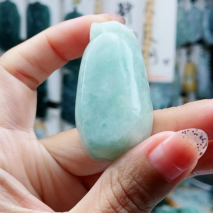 颈饰足铂镶嵌翡翠翡翠