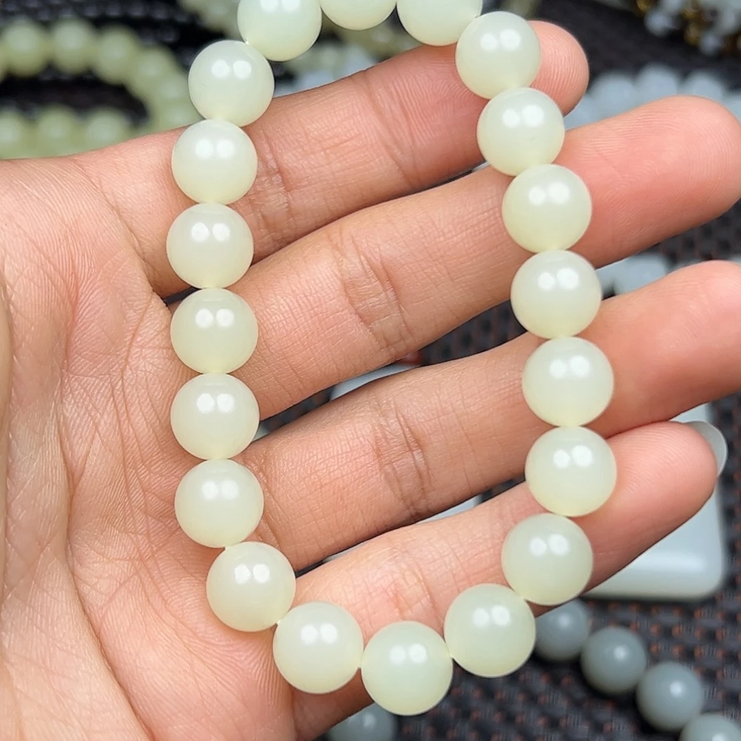 君***神和田玉未镶嵌挂件