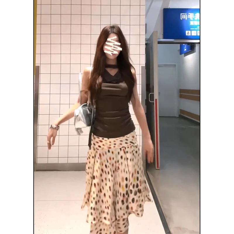 2025夏季新款法式气质修身荡领无袖上衣设计感高腰显瘦碎花半身裙