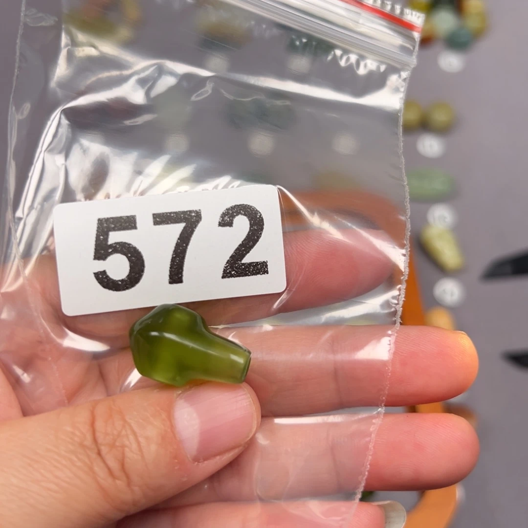 未镶嵌蛇纹石玉颈饰H