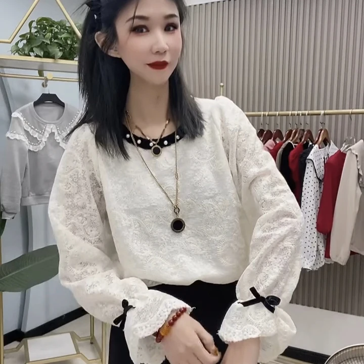 法式长袖蕾丝衬衫宽松显瘦小众设计春夏打底上衣时尚百搭镂空圆领