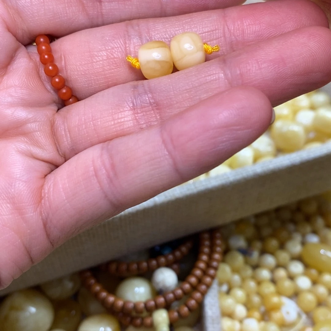 三****裸石琥珀未镶嵌原矿蜜蜡配珠