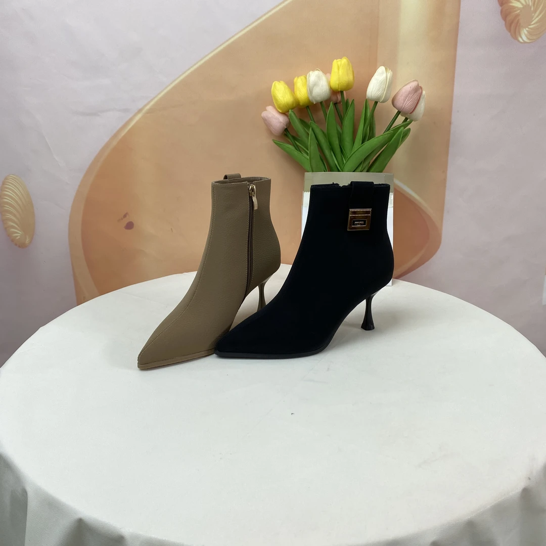 M560秋冬新款时尚气质百搭细跟尖头加绒短靴F