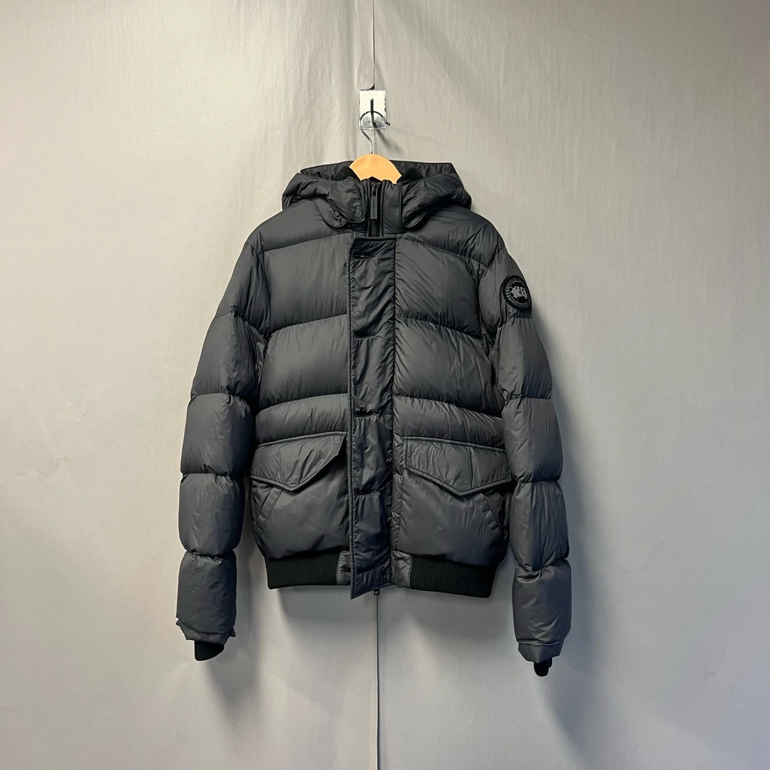 99新 CANADA GOOSE 深灰色黑标短款飞行员羽绒服 s码 #3508 jnd