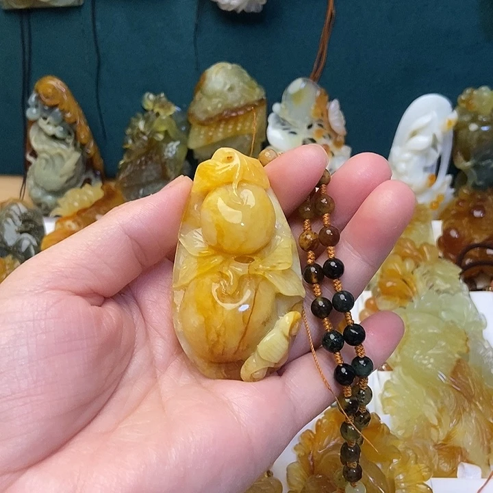 蛇纹石玉未镶嵌颈饰