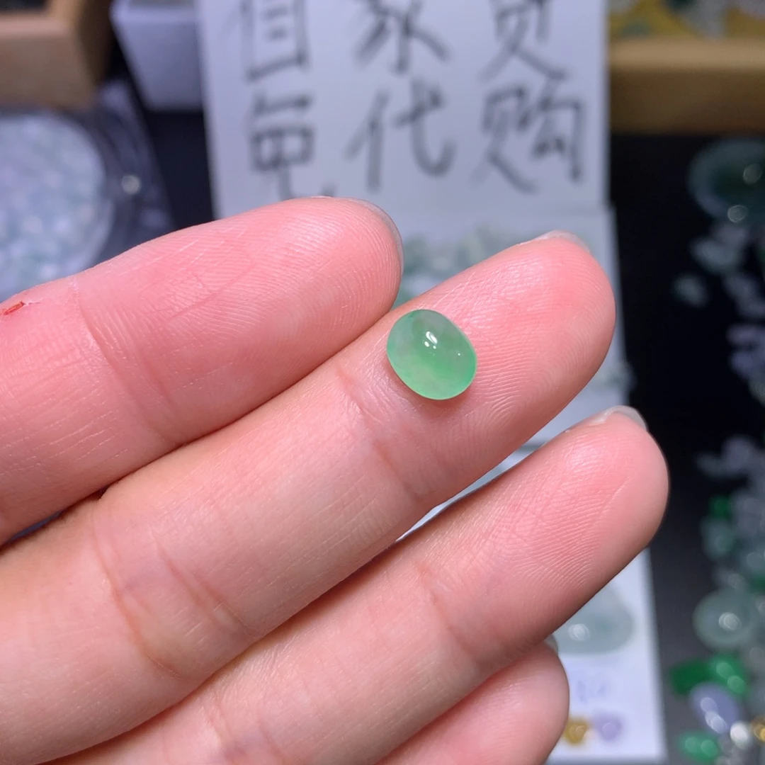 翡翠未镶嵌颈饰绿蛋