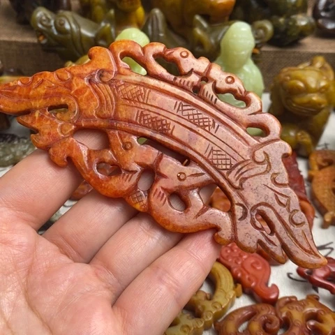 蛇纹石玉未镶嵌颈饰