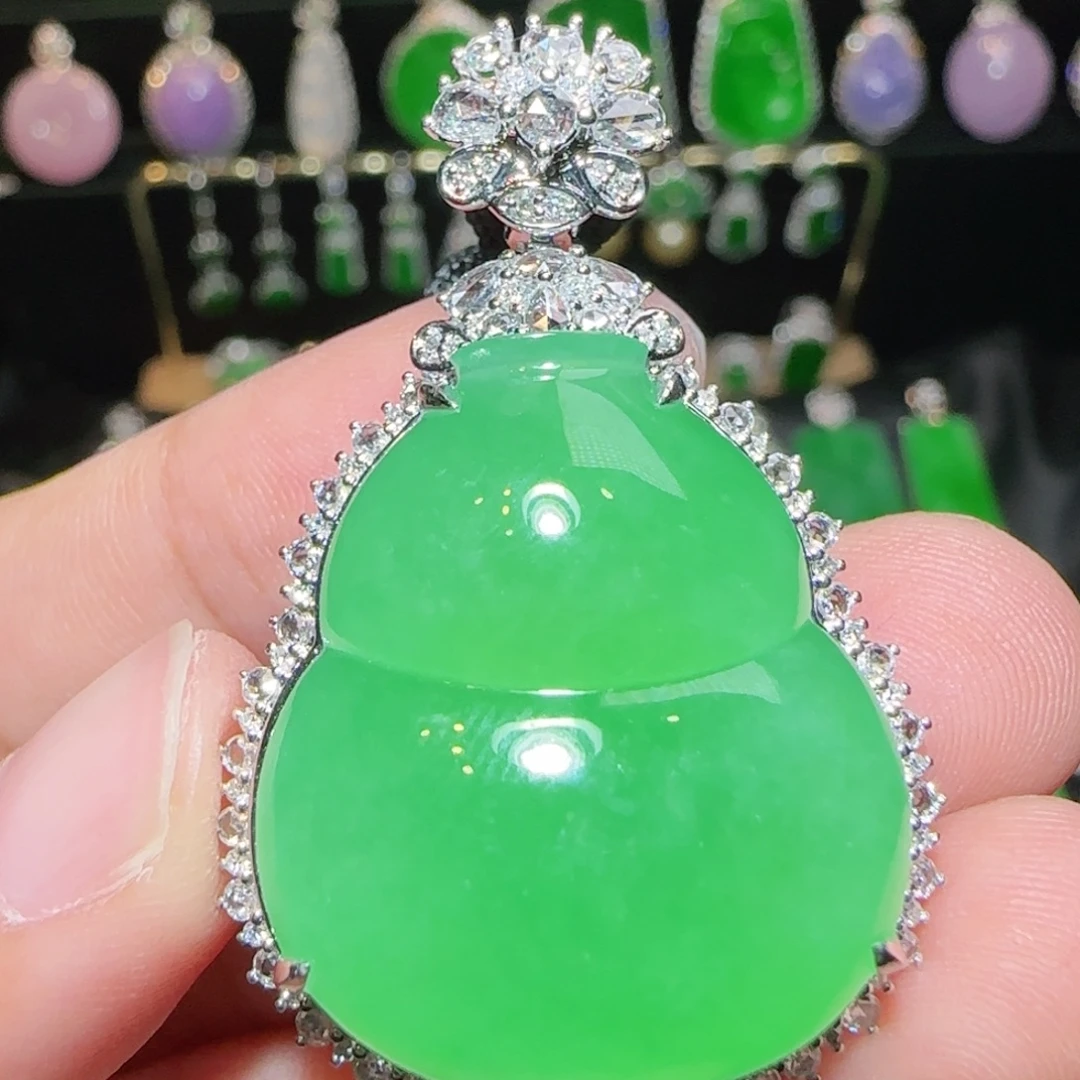 翡翠18K金镶嵌颈饰