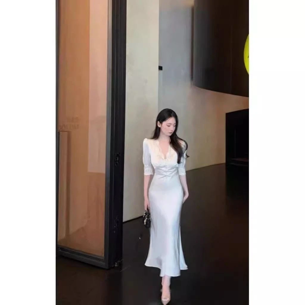 法式白色缎面v领半袖连衣裙女早秋蕾丝拼接气质长裙