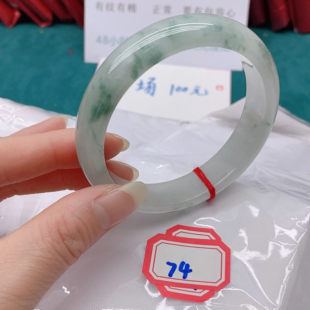 翡翠手镯未镶嵌好****?744444444