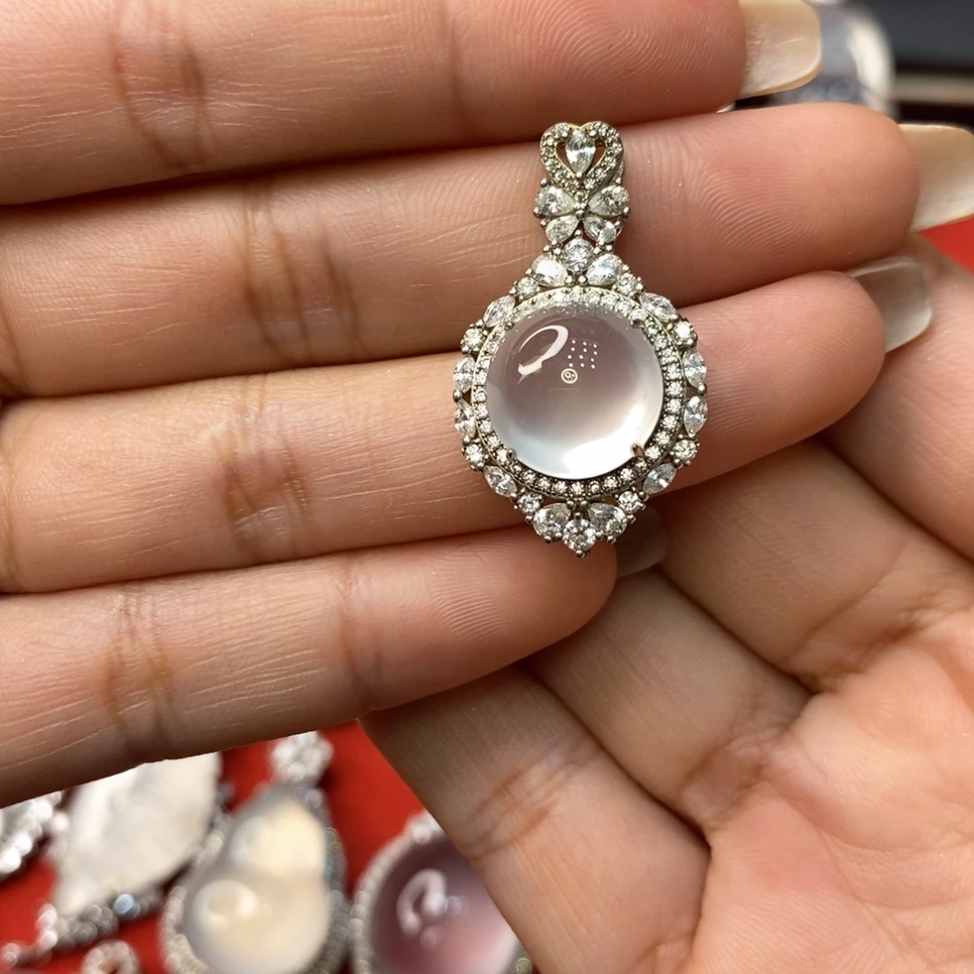 石英质玉未镶嵌吊坠