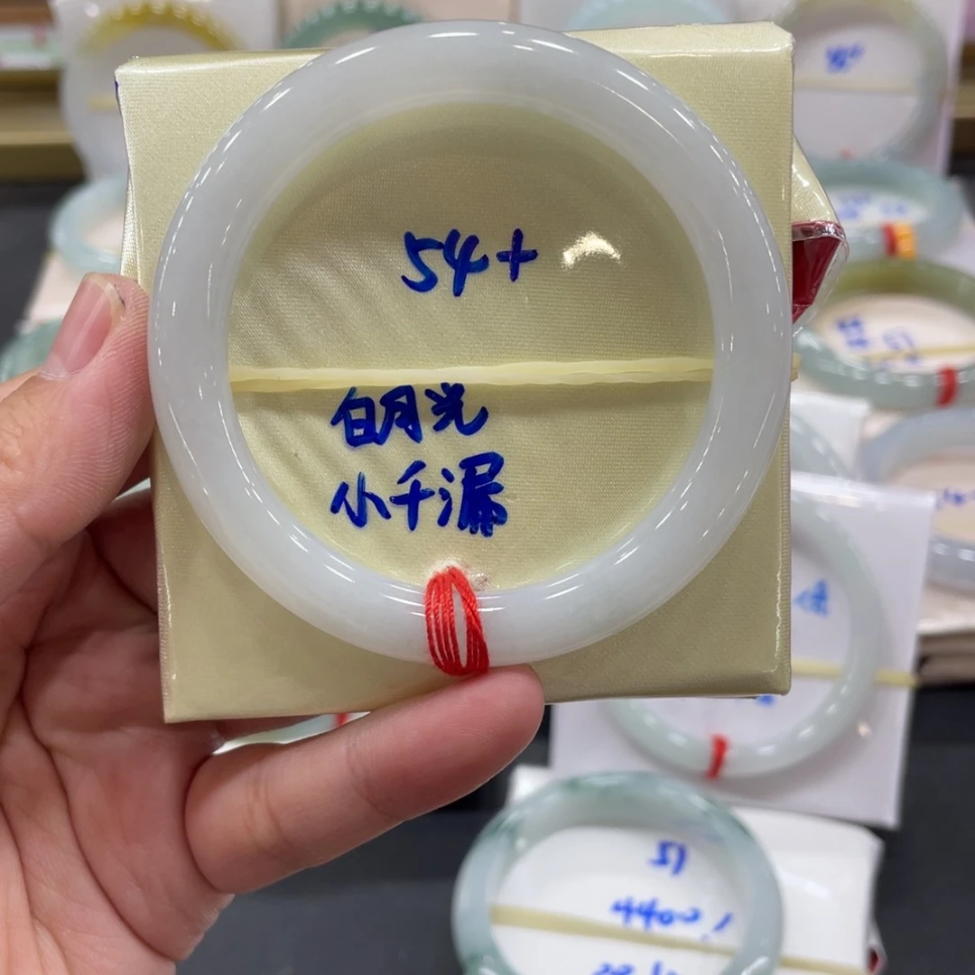 翡翠手镯未镶嵌粥**粥翡翠手镯