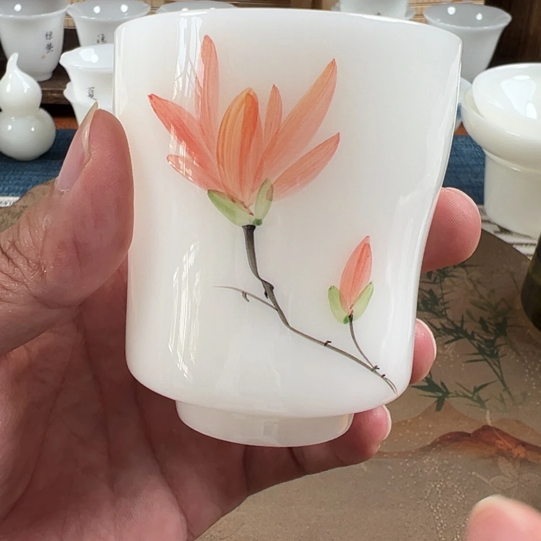 杯子采用优质瓷土制作单品
