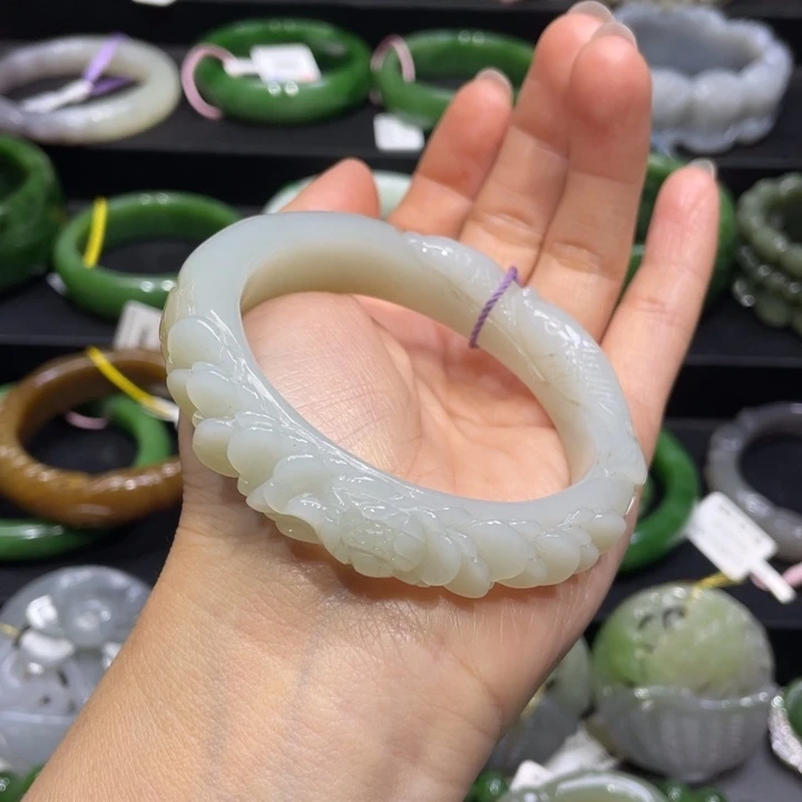 和田玉手镯55+圈口 编号98未镶嵌