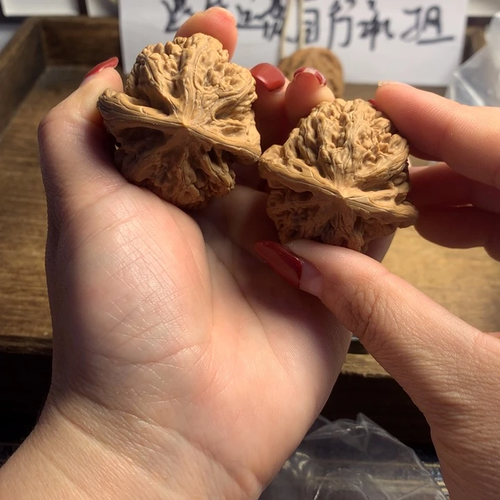 文玩核桃吊坠非****）粗筋