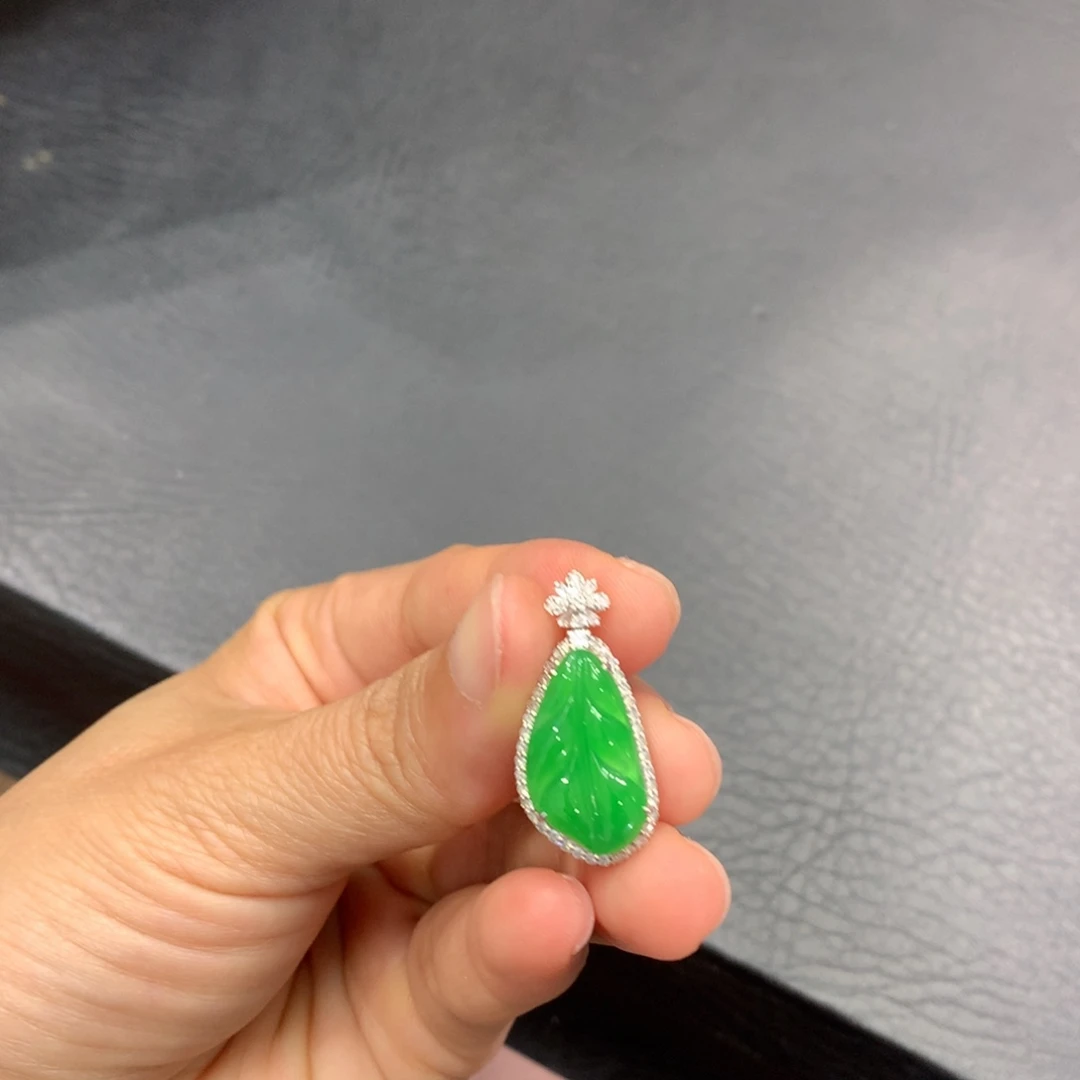 吊坠(不含链)18K金镶嵌翡翠