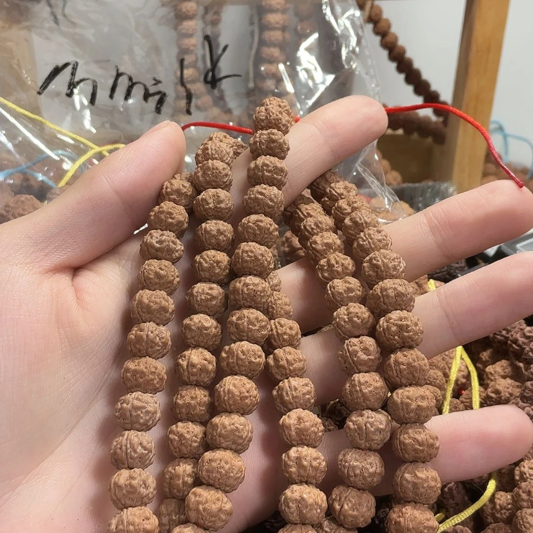 金刚菩提吊坠帝王花，一条保手持