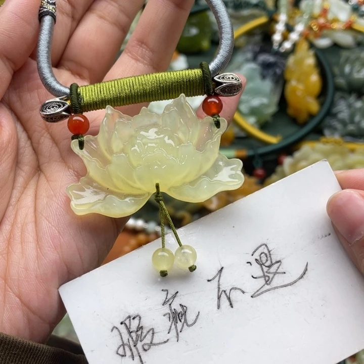 蛇纹石玉吊坠合金