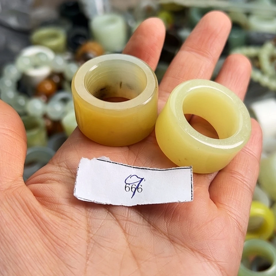 【闪购商品】合金蛇纹石玉戒指?**侯