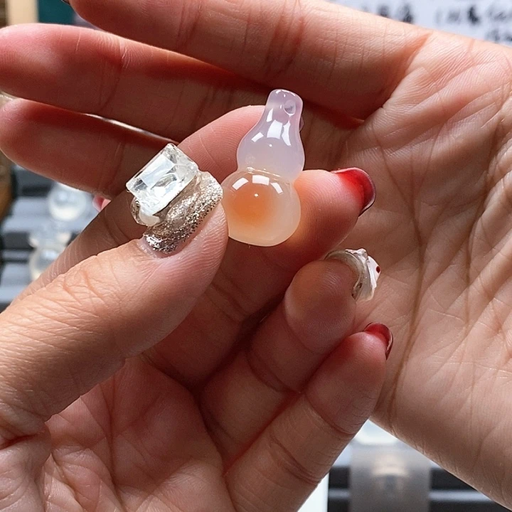 玛瑙/玉髓吊坠未镶嵌楚**?