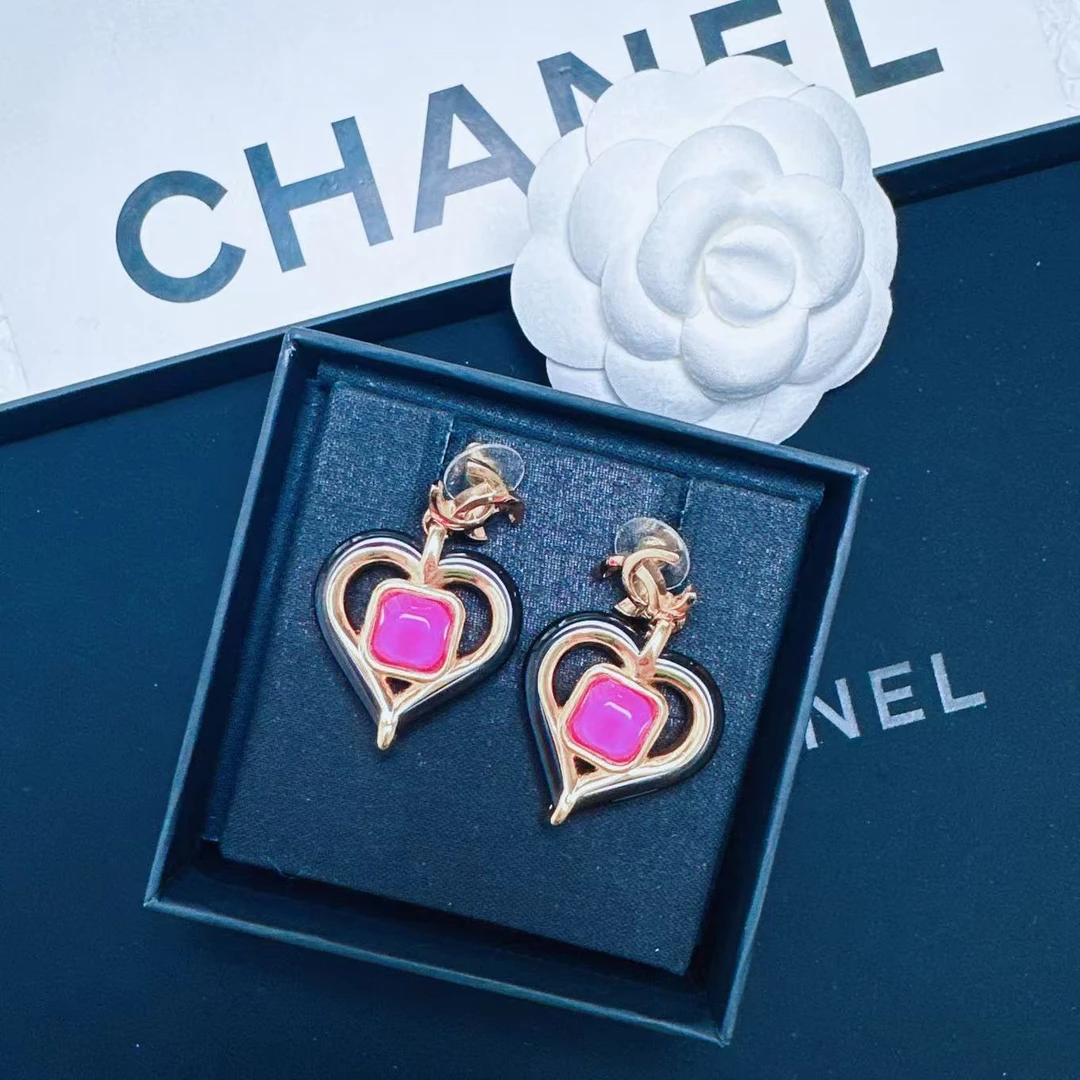 95新 Chanel/香奈儿 柚礼中古/香奈儿黑金桃心耳钉CG501171