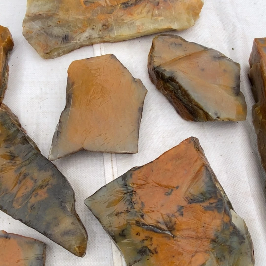 石英质玉（黄龙玉）合金颈饰