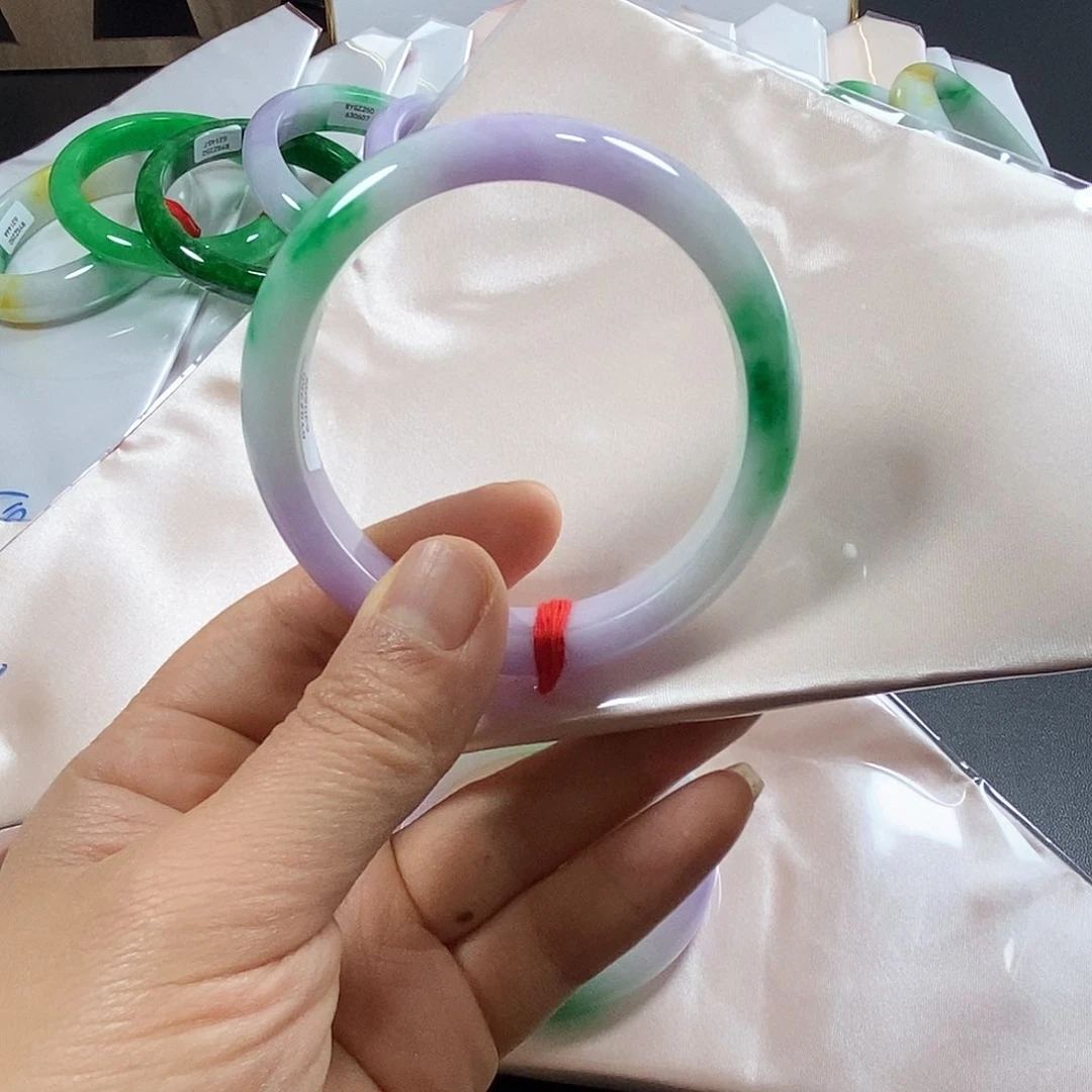 、****半以实物为准，拍哪个发哪个